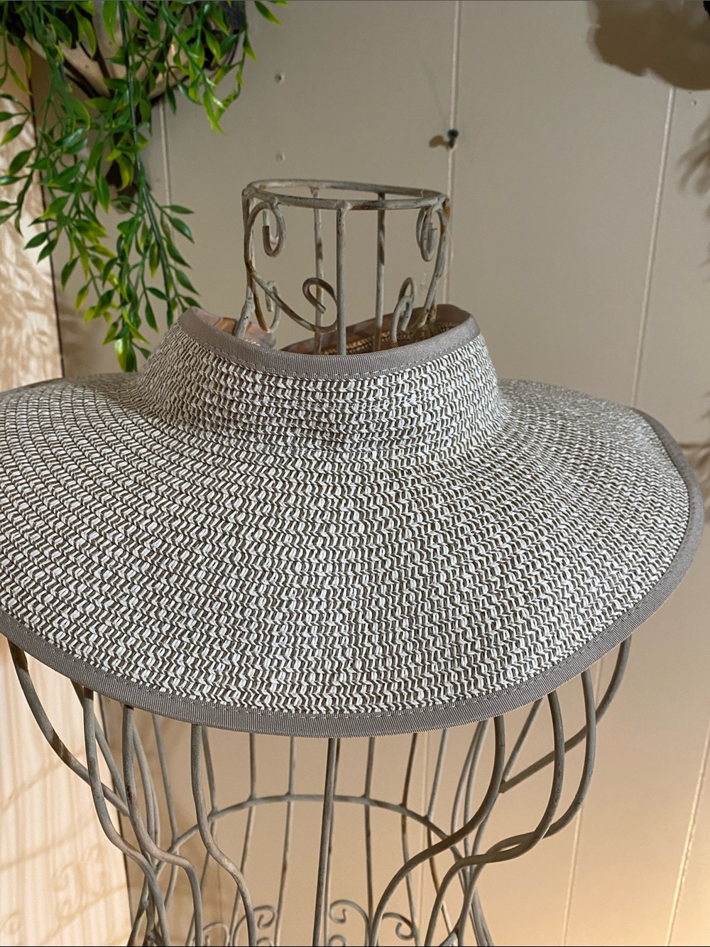 Neutral Gray Women's Straw Visor - Classic Sun Visor